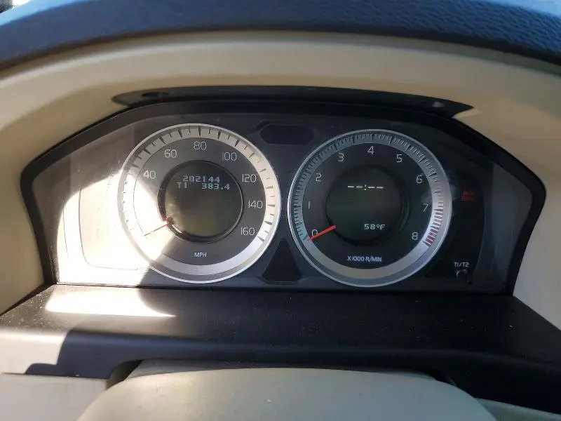 2011 VOLVO XC70 T6  