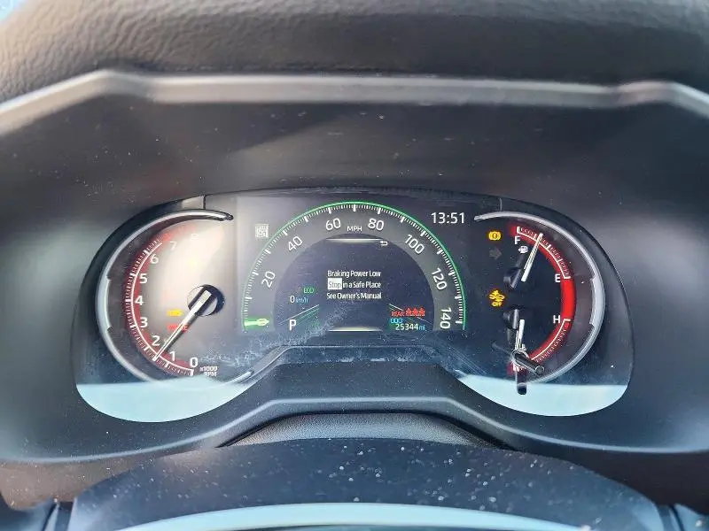 2025 TOYOTA RAV4 XLE  