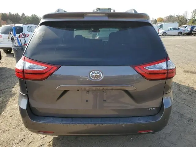 2017 TOYOTA SIENNA XLE  