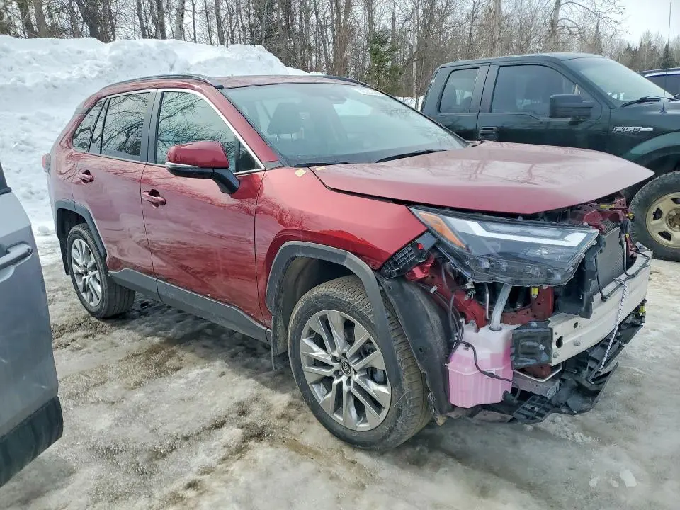 2022 TOYOTA RAV4 XLE  