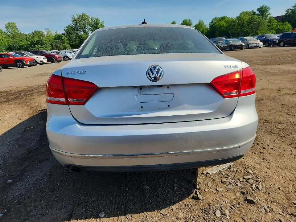 2015 VOLKSWAGEN PASSAT SE  