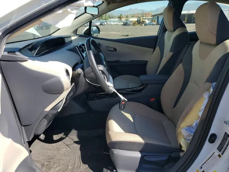 2018 TOYOTA PRIUS THREE  