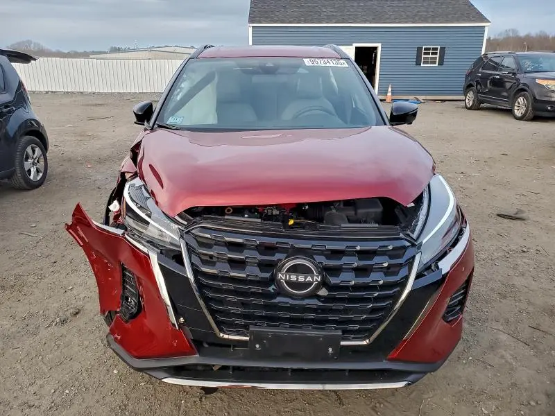 2024 NISSAN KICKS SR  