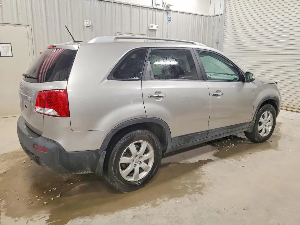 2013 KIA SORENTO LX  
