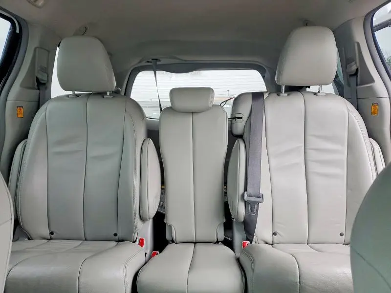 2013 TOYOTA SIENNA XLE  