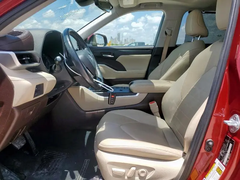 2021 TOYOTA HIGHLANDER XLE  