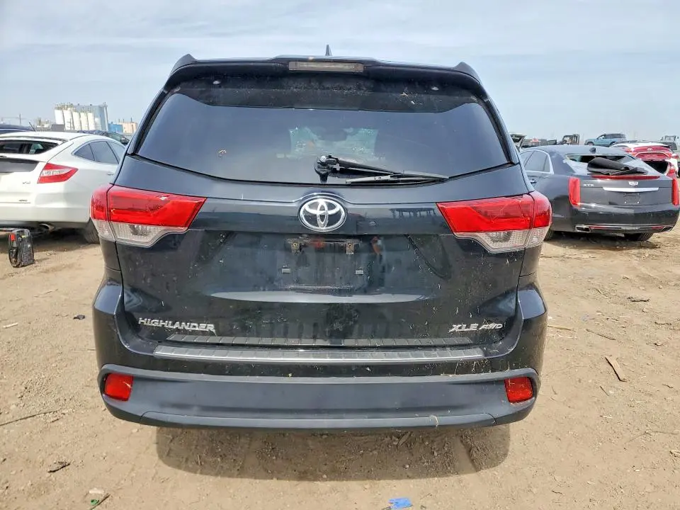 2017 TOYOTA HIGHLANDER XLE  