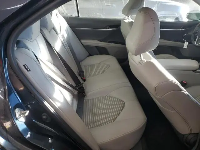 2018 TOYOTA CAMRY SE  