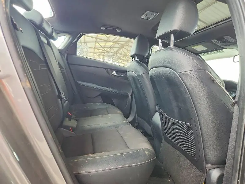 2024 KIA FORTE GT LINE  