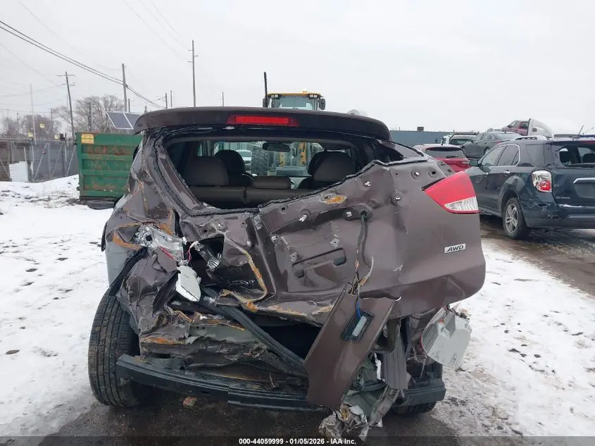 2015 HYUNDAI TUCSON SE