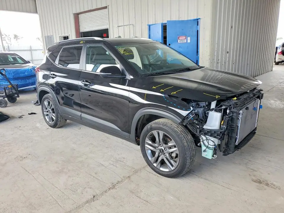 2023 KIA SELTOS S  