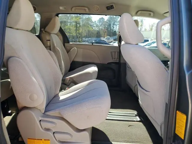 2013 TOYOTA SIENNA LE  