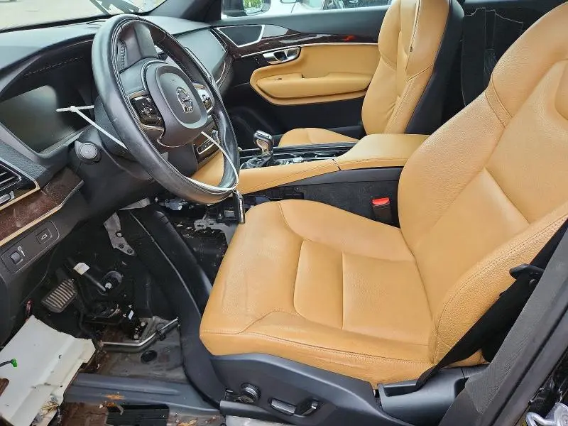 2017 VOLVO XC90 T6  