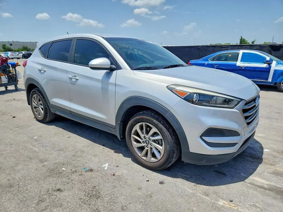 2018 HYUNDAI TUCSON SE  