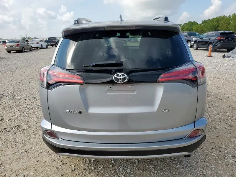 2018 TOYOTA RAV4 SE  