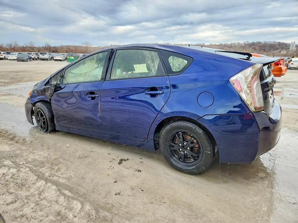 2013 TOYOTA PRIUS TWO  