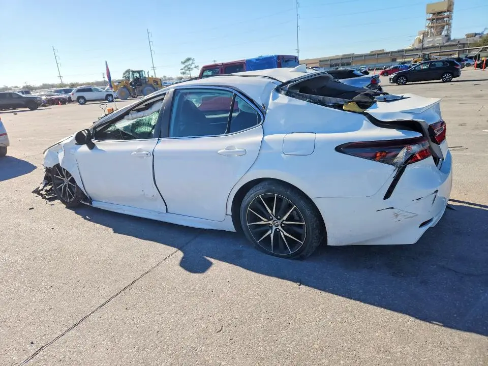 2022 TOYOTA CAMRY SE  