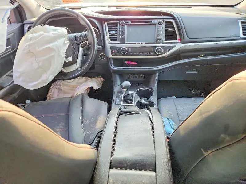 2019 TOYOTA HIGHLANDER SE  