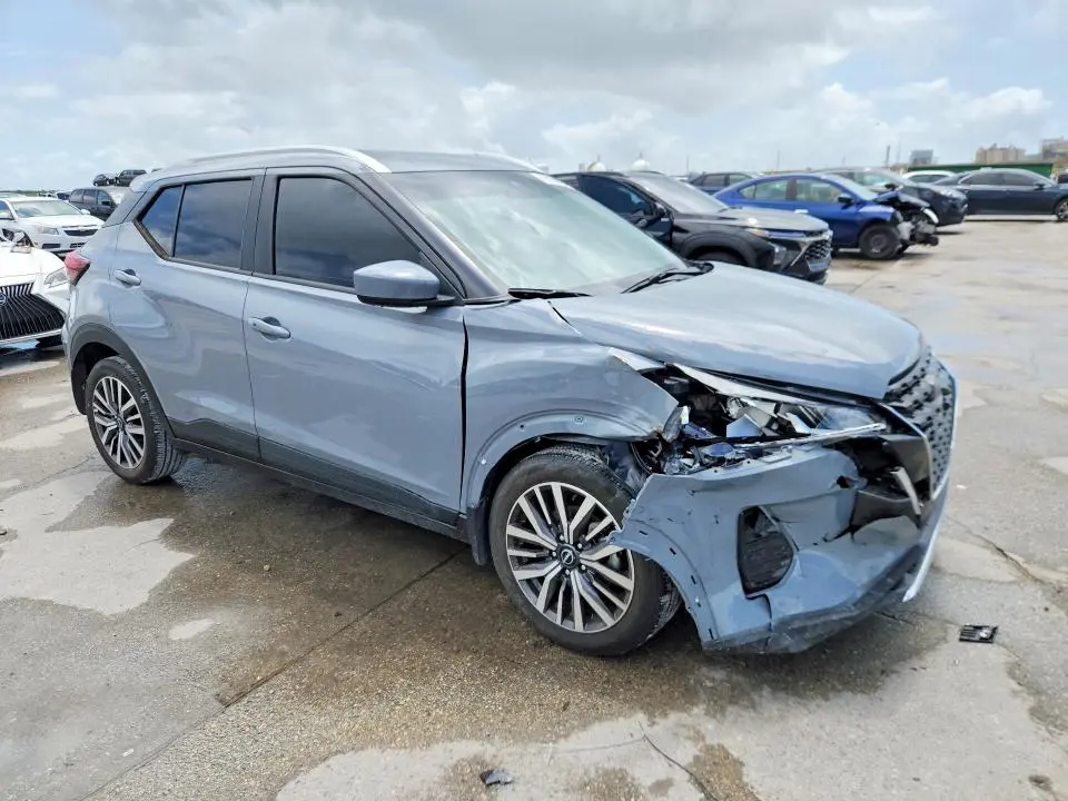 2024 NISSAN KICKS SV  