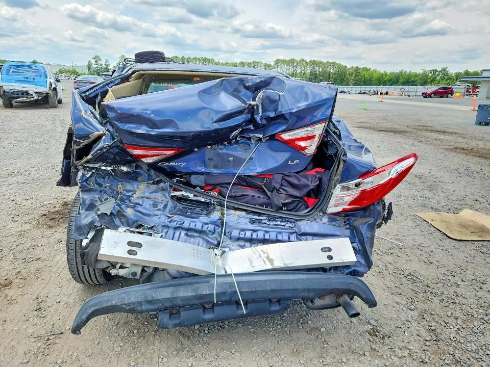 2016 TOYOTA CAMRY LE  