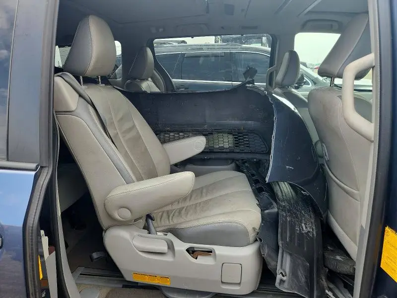 2013 TOYOTA SIENNA LIMITED 7-PASSENGER  
