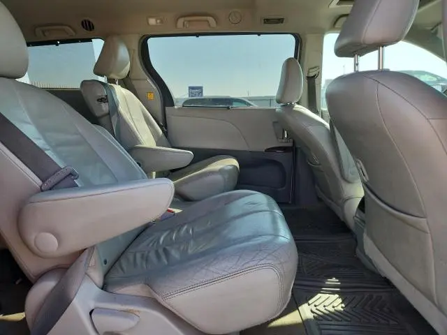 2013 TOYOTA SIENNA XLE  