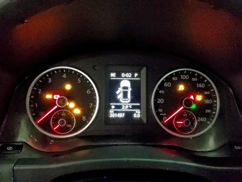 2010 VOLKSWAGEN TIGUAN SE  