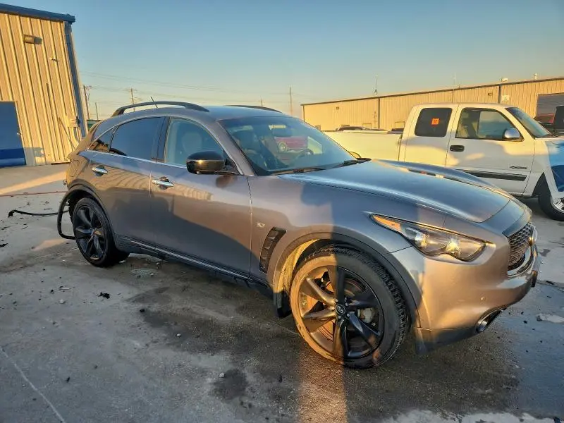 2017 INFINITI QX70   