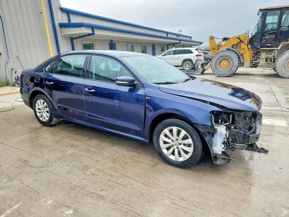 2015 VOLKSWAGEN PASSAT S  