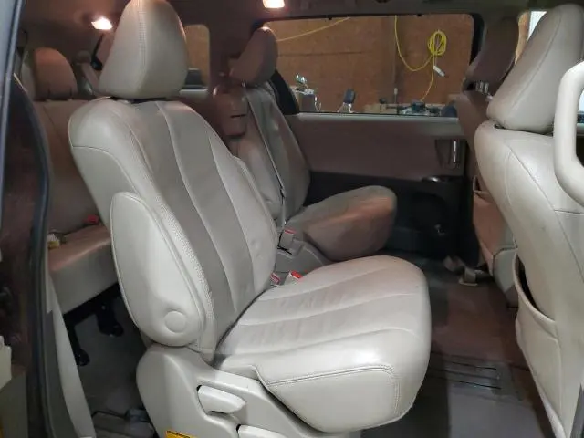 2013 TOYOTA SIENNA XLE  