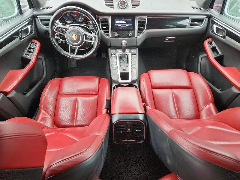 2018 PORSCHE MACAN   