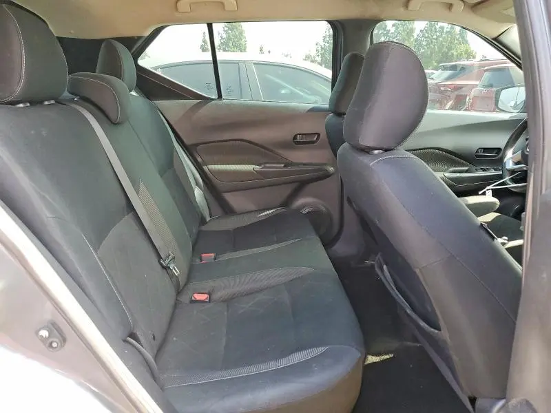 2019 NISSAN KICKS S  