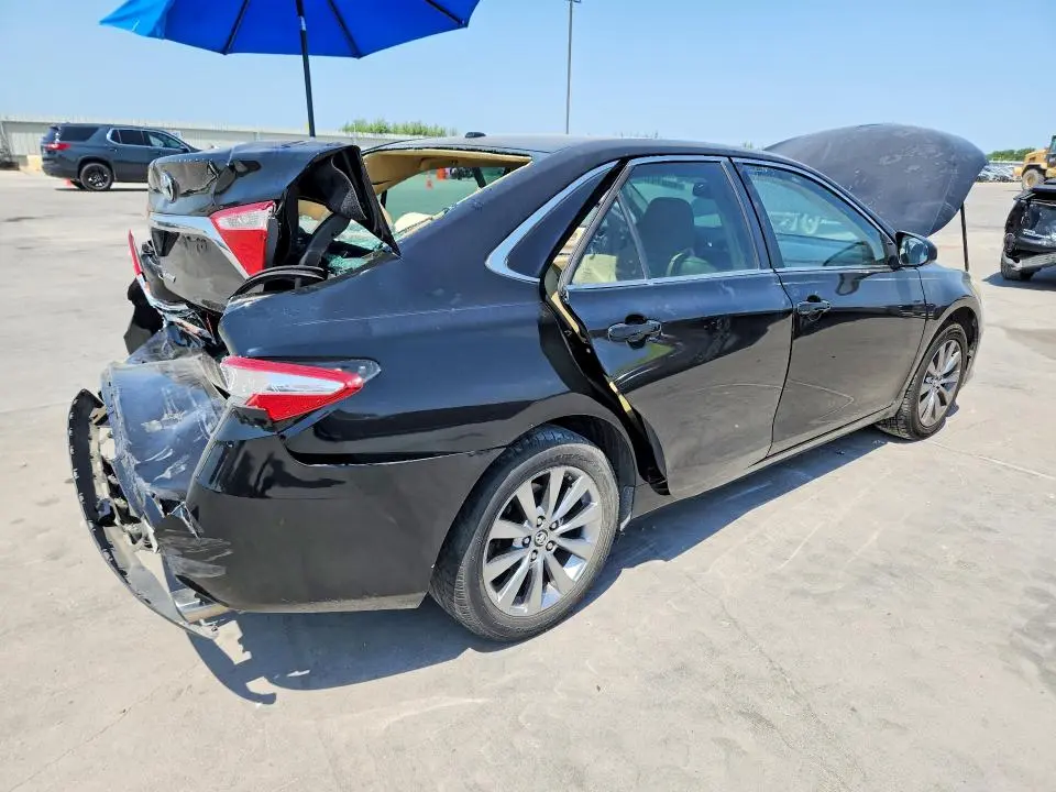 2016 TOYOTA CAMRY XLE  