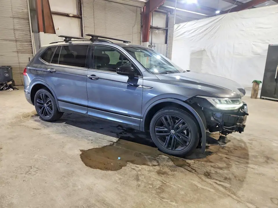 2022 VOLKSWAGEN TIGUAN SE R-LINE BLACK  