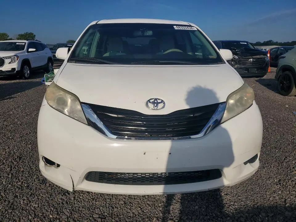 2011 TOYOTA SIENNA LE  