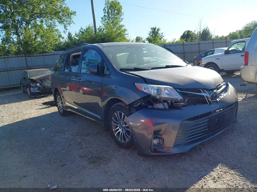 2019 TOYOTA SIENNA XLE 8 PASSENGER