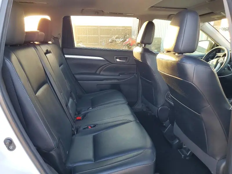 2016 TOYOTA HIGHLANDER XLE  
