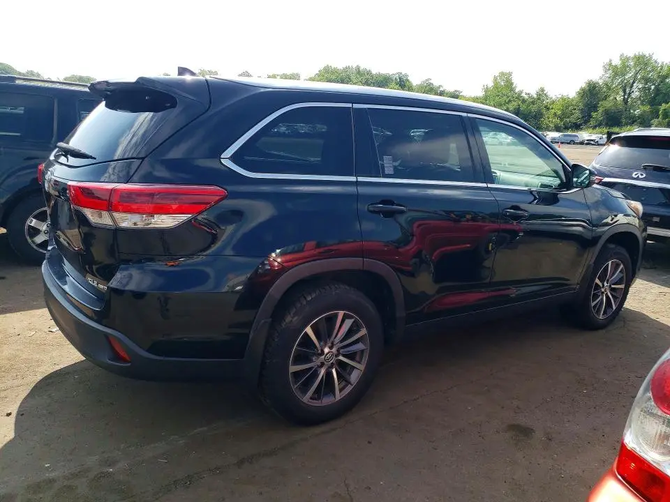 2019 TOYOTA HIGHLANDER XLE  