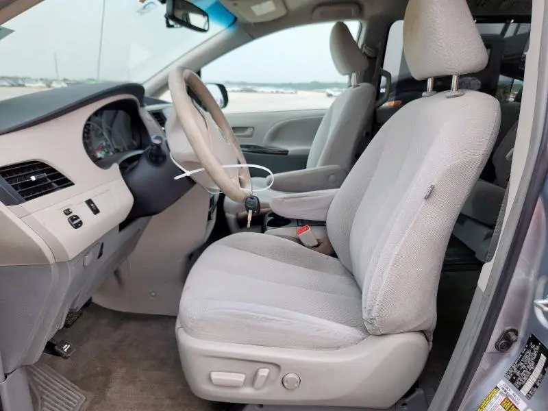 2014 TOYOTA SIENNA LE  