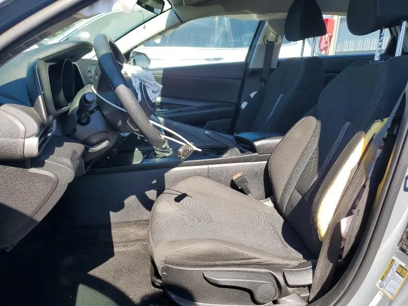 2021 HYUNDAI ELANTRA SE  