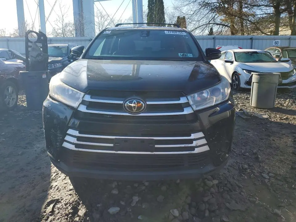 2019 TOYOTA HIGHLANDER LE  