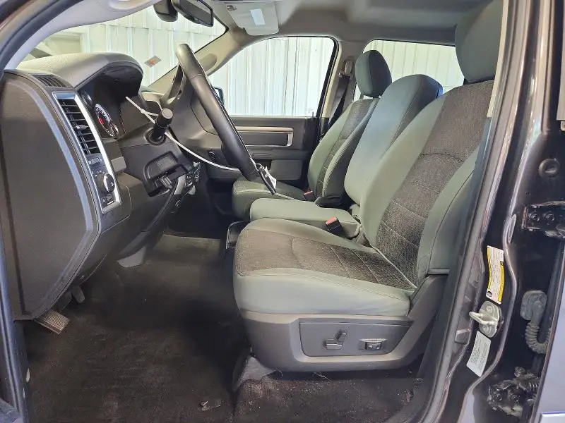 2016 RAM 1500 SLT  