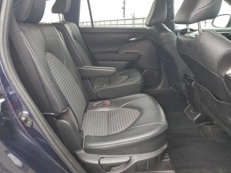 2021 TOYOTA HIGHLANDER XSE  