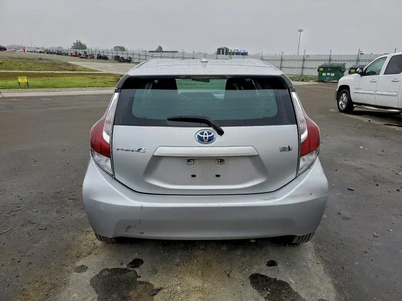 2016 TOYOTA PRIUS C   