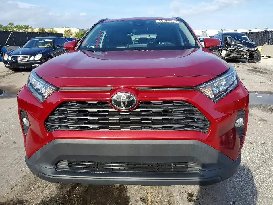 2021 TOYOTA RAV4 XLE  