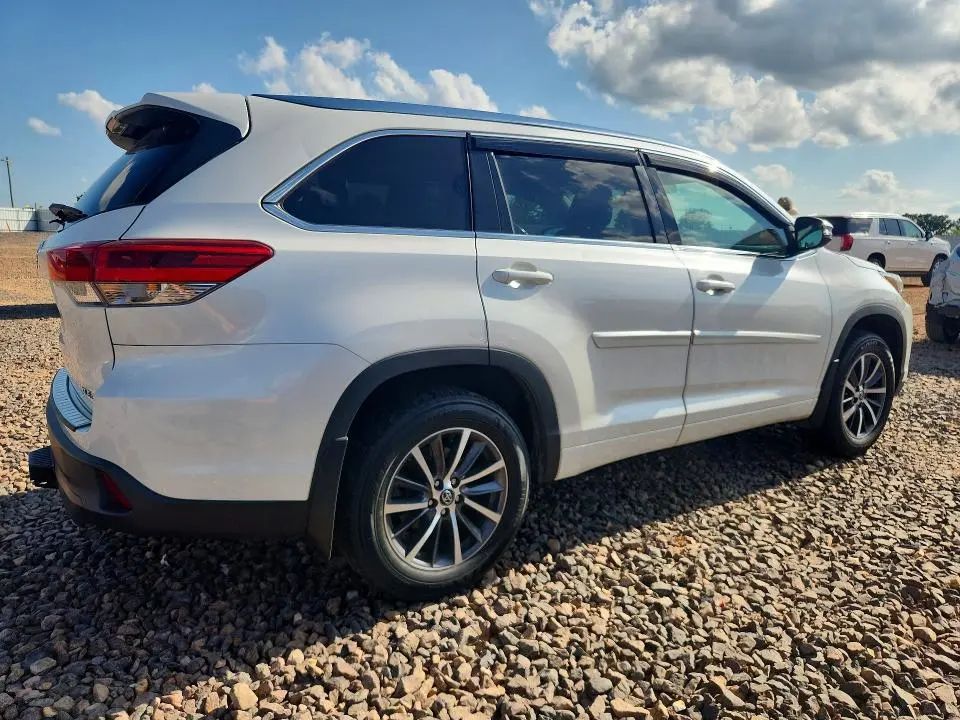 2017 TOYOTA HIGHLANDER XLE  
