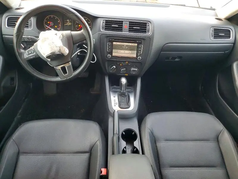 2011 VOLKSWAGEN JETTA SE  