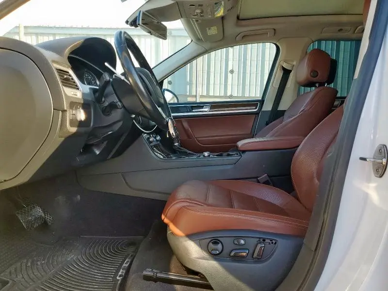 2016 VOLKSWAGEN TOUAREG SPORT  