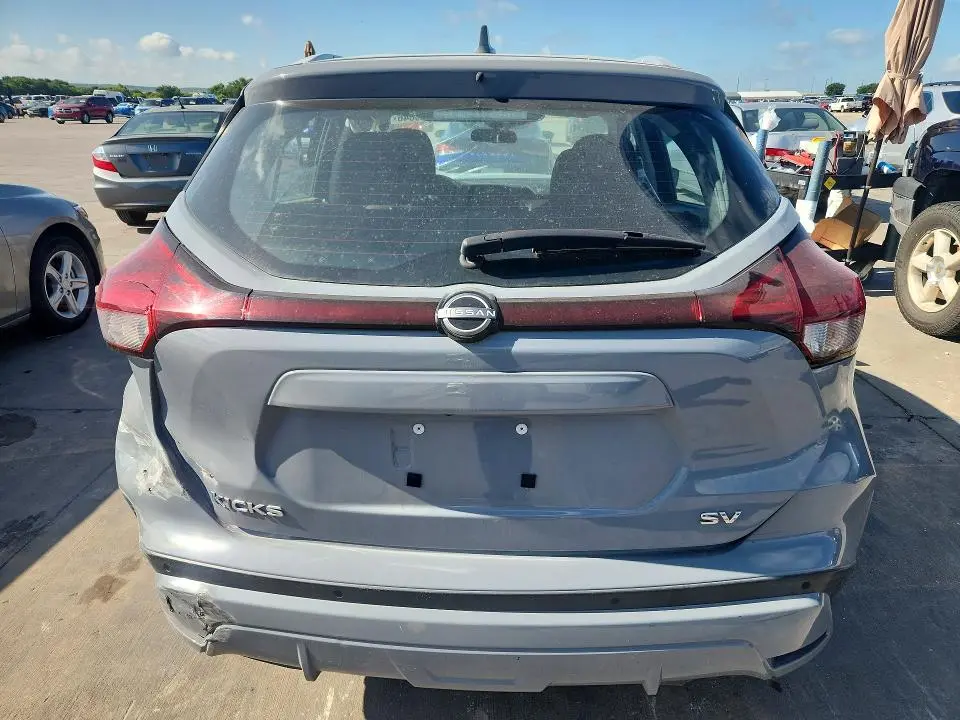 2022 NISSAN KICKS SV  