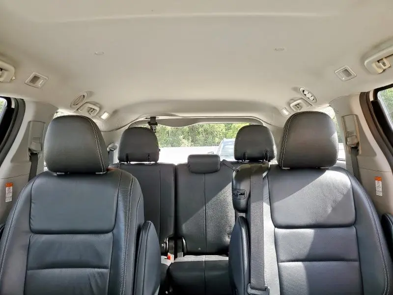 2019 TOYOTA SIENNA SE  